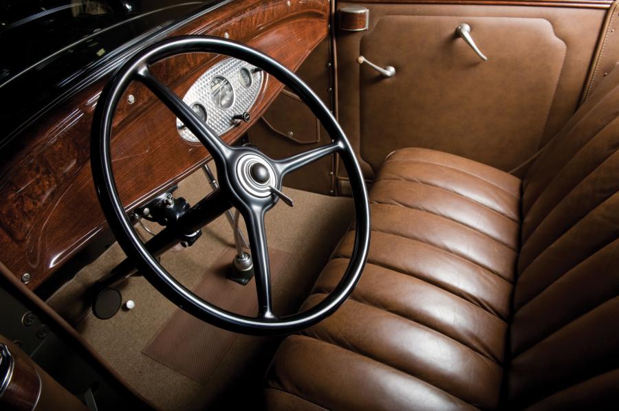  Ford V8 DeLuxe Cabriolet 1932 года  (фото 2 из 3)
